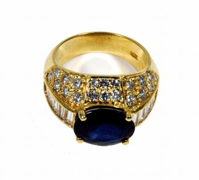 18K Yellow Gold Ring w/ Sapphire